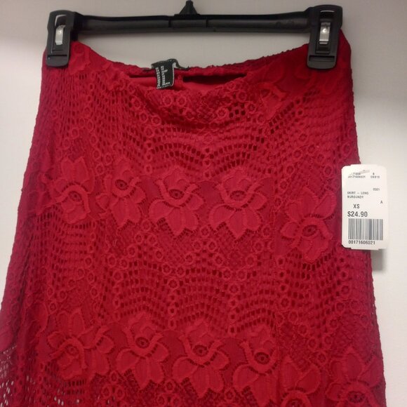 Red Floral Lace Skirt - Picture 3 of 5
